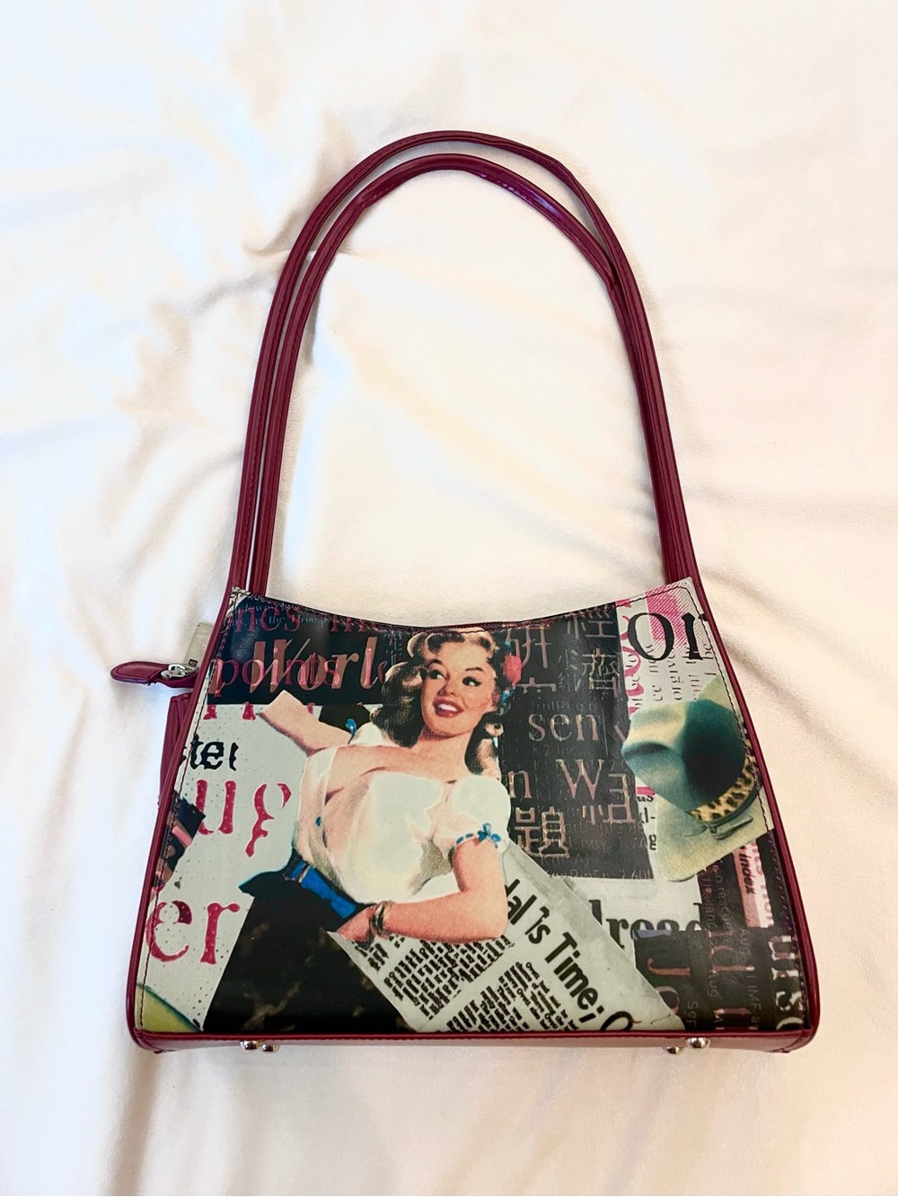 Vintage Marilyn Monroe Pin-Up Print Shoulder Bag in Wine Red. Silver Hardware